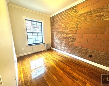 East 11th Street - Photo Thumbnail 4