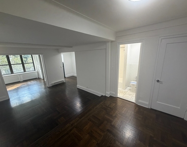 East 38th Street - Photo Thumbnail 3