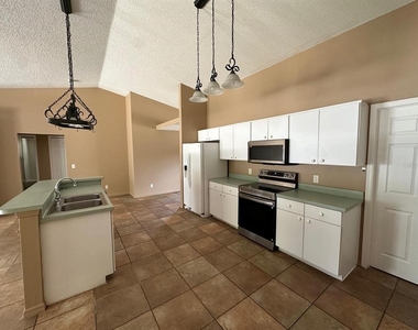 1730 Sumatra Avenue - Photo Thumbnail 5
