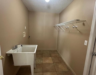 1730 Sumatra Avenue - Photo Thumbnail 18