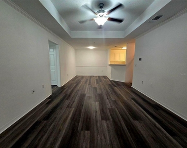 18001 Richmond Place Drive - Photo Thumbnail 9