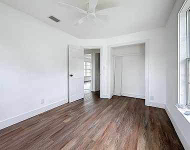 2122 52nd Avenue N - Photo Thumbnail 39