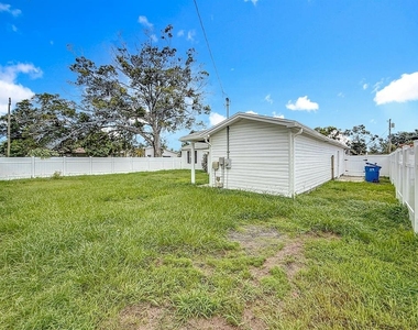 2122 52nd Avenue N - Photo Thumbnail 54