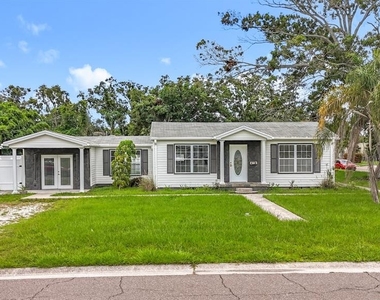 2122 52nd Avenue N - Photo Thumbnail 7