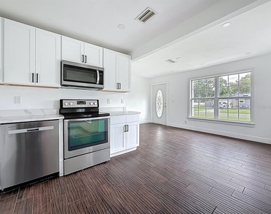 2122 52nd Avenue N - Photo Thumbnail 17