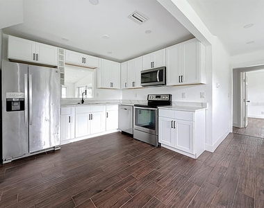2122 52nd Avenue N - Photo Thumbnail 15