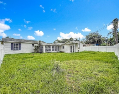 2122 52nd Avenue N - Photo Thumbnail 52