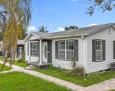 2122 52nd Avenue N - Photo Thumbnail 1