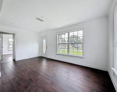 2122 52nd Avenue N - Photo Thumbnail 13