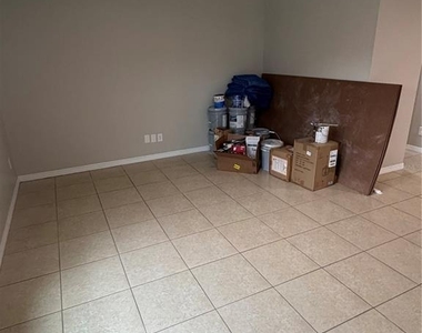 11510 Valencia Dr - Photo Thumbnail 5