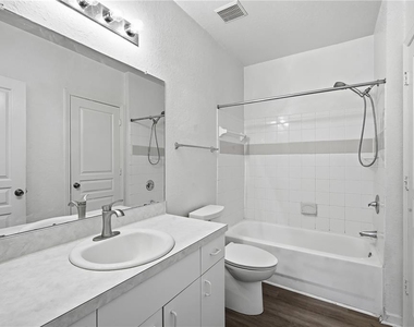 17101 Carrington Park Drive - Photo Thumbnail 10