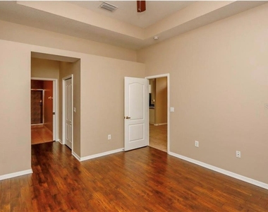 7633 Wimpole Drive - Photo Thumbnail 8