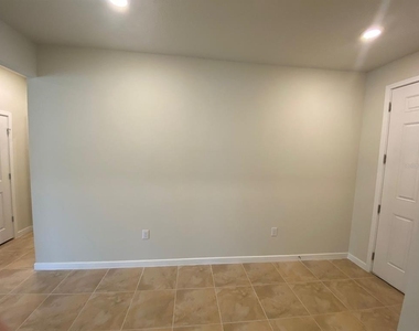 5060 Sparkling Water Way - Photo Thumbnail 4