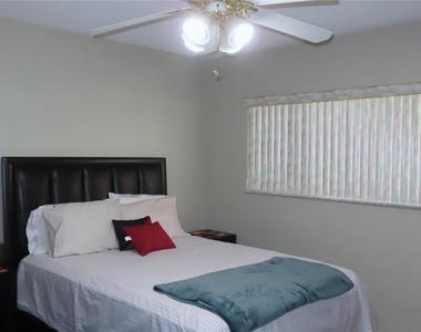 2402 Ecuadorian Way - Photo Thumbnail 21