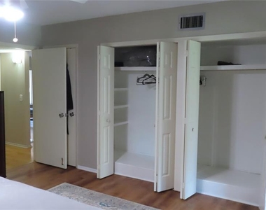 2402 Ecuadorian Way - Photo Thumbnail 18