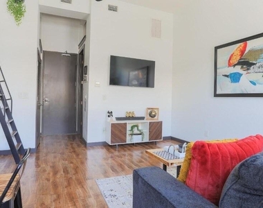 2004 N Howard Avenue - Photo Thumbnail 9