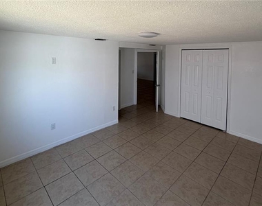 7619 Summertree Lane - Photo Thumbnail 4
