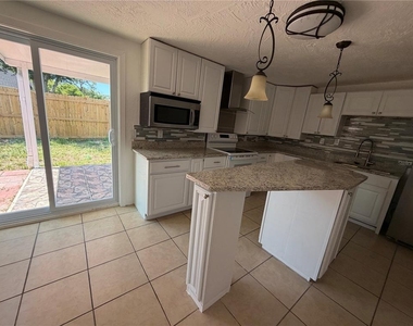 7619 Summertree Lane - Photo Thumbnail 3