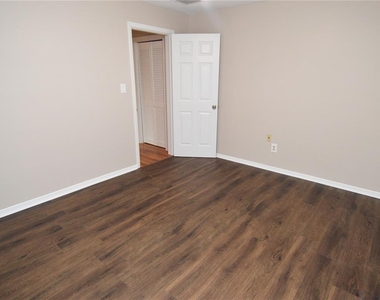 981 Damrosch Street - Photo Thumbnail 40