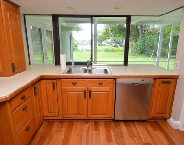 981 Damrosch Street - Photo Thumbnail 8