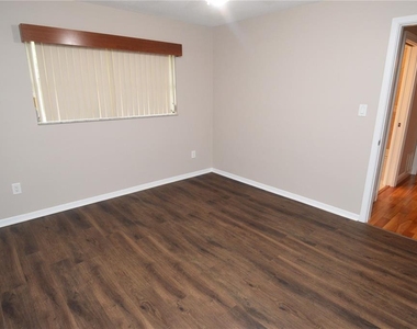 981 Damrosch Street - Photo Thumbnail 35