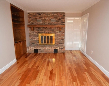 981 Damrosch Street - Photo Thumbnail 16