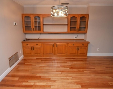 981 Damrosch Street - Photo Thumbnail 13