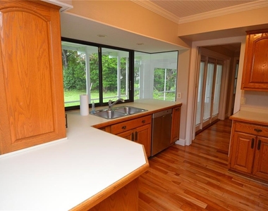 981 Damrosch Street - Photo Thumbnail 9