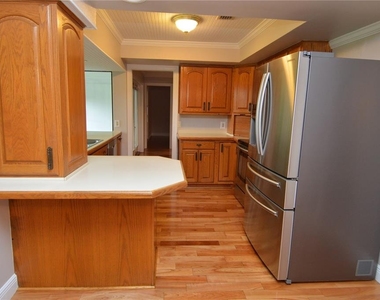 981 Damrosch Street - Photo Thumbnail 7