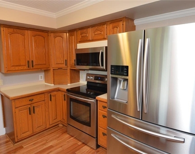 981 Damrosch Street - Photo Thumbnail 6