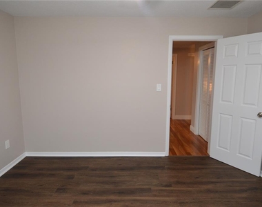 981 Damrosch Street - Photo Thumbnail 42