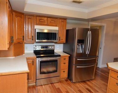 981 Damrosch Street - Photo Thumbnail 10