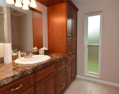 981 Damrosch Street - Photo Thumbnail 30