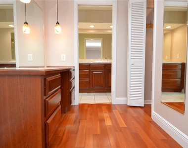 981 Damrosch Street - Photo Thumbnail 56