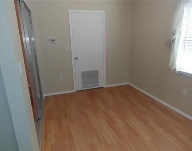 5060 76th Avenue N - Photo Thumbnail 9