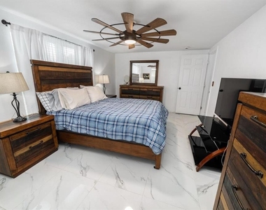 3549 Rockaway Drive - Photo Thumbnail 7