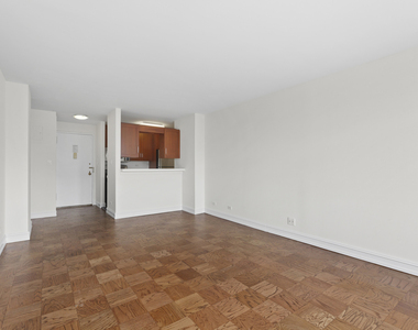 400 East 71st Street - Photo Thumbnail 3
