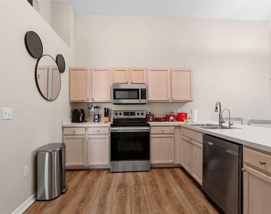 334 Grosvenor Loop - Photo Thumbnail 16