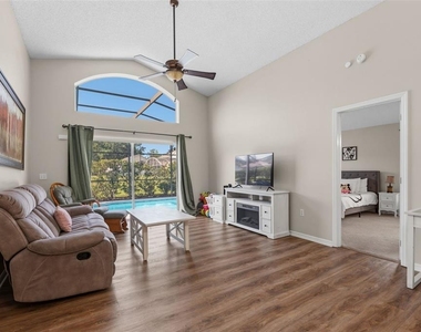 334 Grosvenor Loop - Photo Thumbnail 22