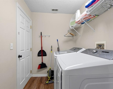 334 Grosvenor Loop - Photo Thumbnail 14
