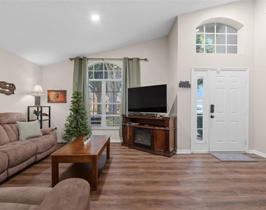 334 Grosvenor Loop - Photo Thumbnail 8