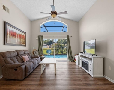 334 Grosvenor Loop - Photo Thumbnail 23