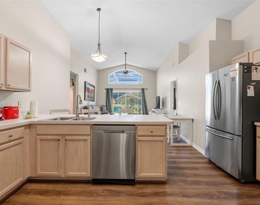 334 Grosvenor Loop - Photo Thumbnail 15