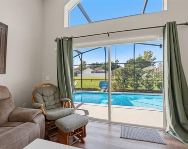 334 Grosvenor Loop - Photo Thumbnail 27