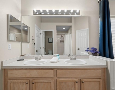 334 Grosvenor Loop - Photo Thumbnail 33