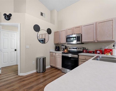 334 Grosvenor Loop - Photo Thumbnail 18