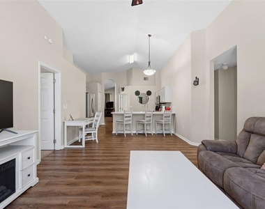 334 Grosvenor Loop - Photo Thumbnail 26
