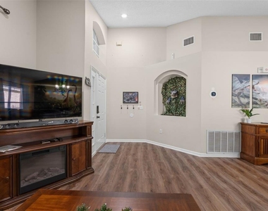 334 Grosvenor Loop - Photo Thumbnail 9