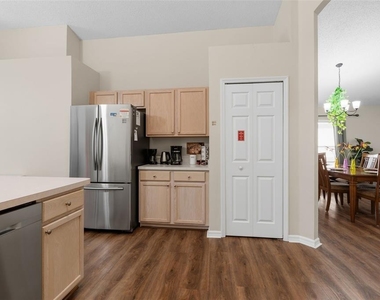334 Grosvenor Loop - Photo Thumbnail 17