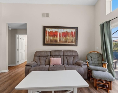 334 Grosvenor Loop - Photo Thumbnail 25